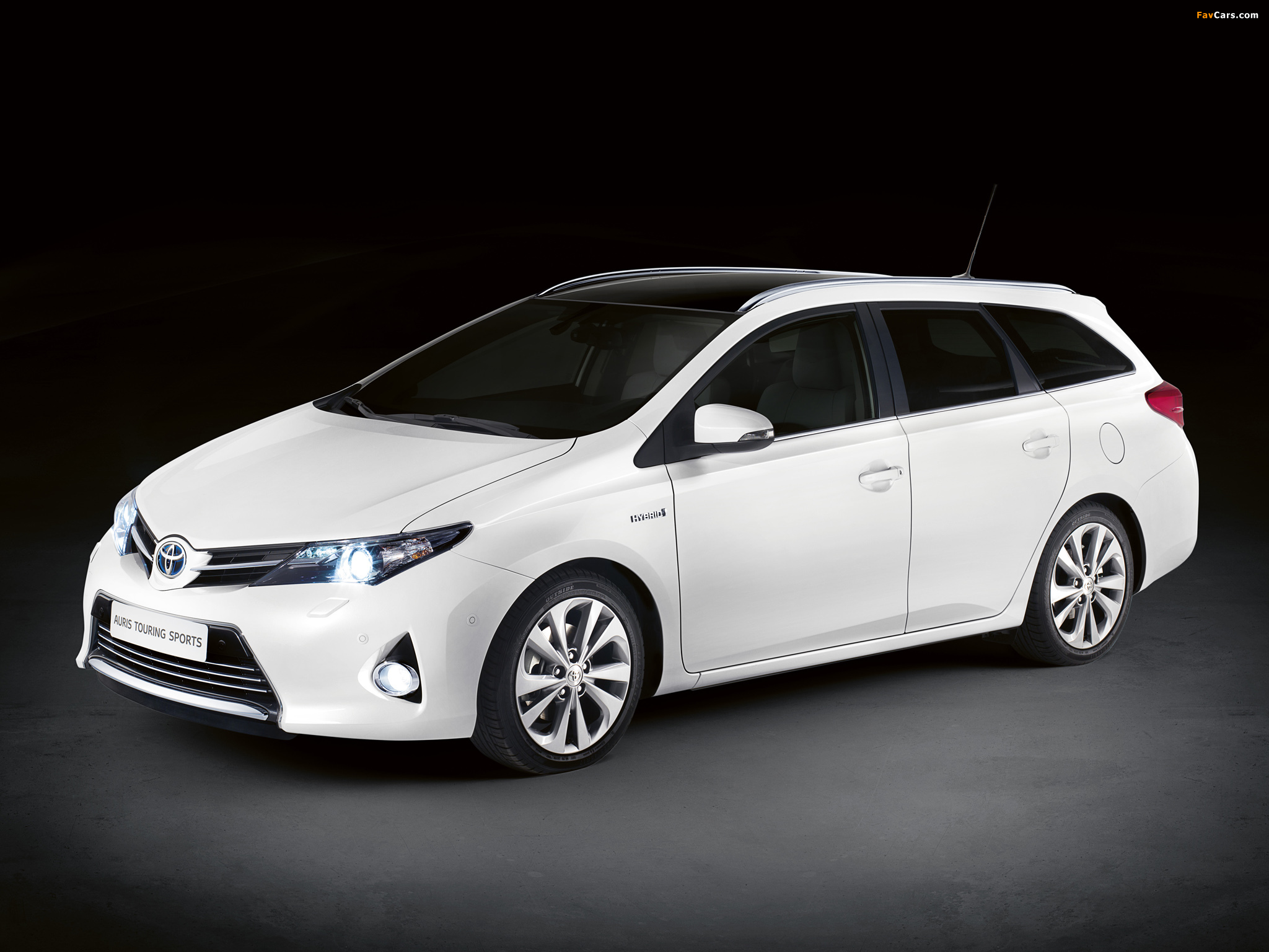 Toyota Auris Touring Sports Hybrid 2012 wallpapers (2048 x 1536)