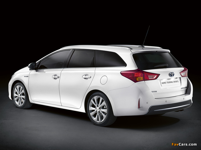 Toyota Auris Touring Sports Hybrid 2012 wallpapers (800 x 600)