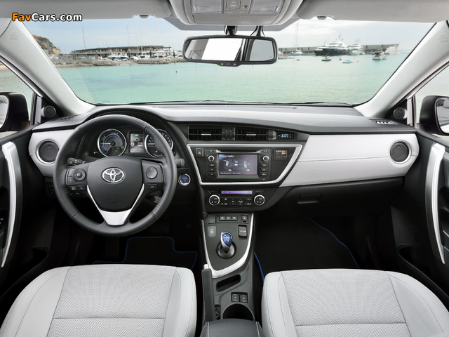 Toyota Auris Touring Sports Hybrid 2013 images (640 x 480)