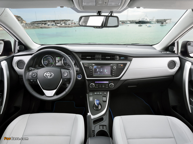 Toyota Auris Touring Sports Hybrid 2013 images (800 x 600)