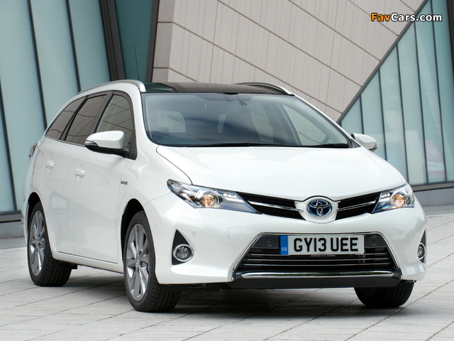 Toyota Auris Touring Sports Hybrid UK-spec 2013 images (640 x 480)