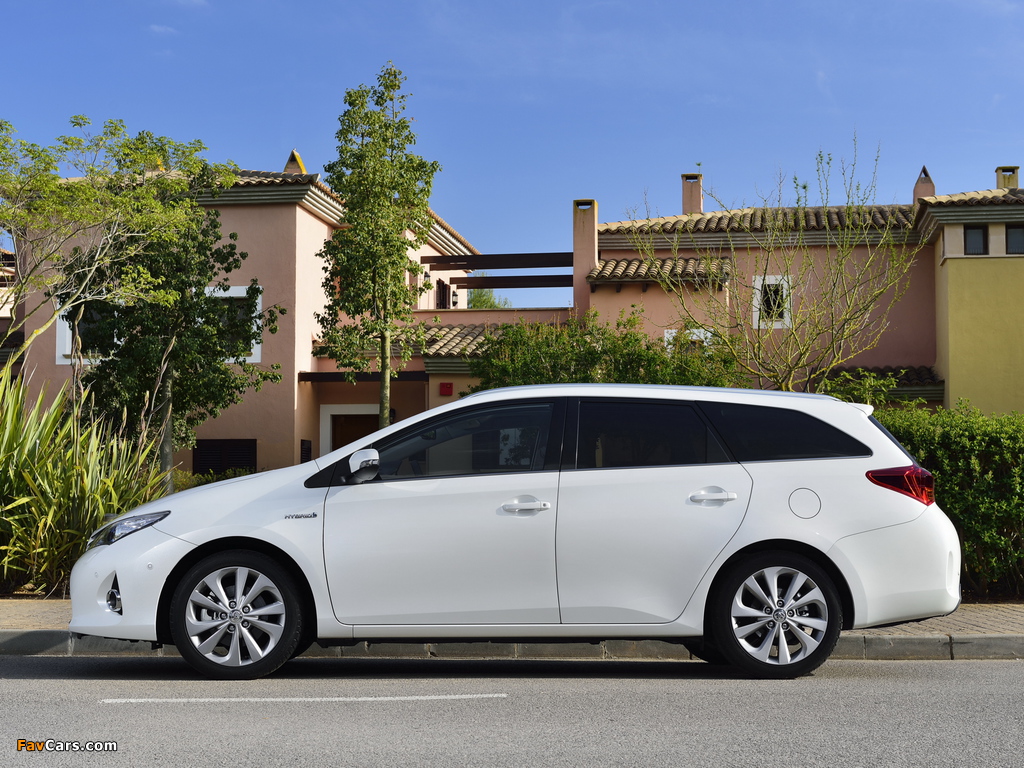 Toyota Auris Touring Sports Hybrid 2013 pictures (1024 x 768)