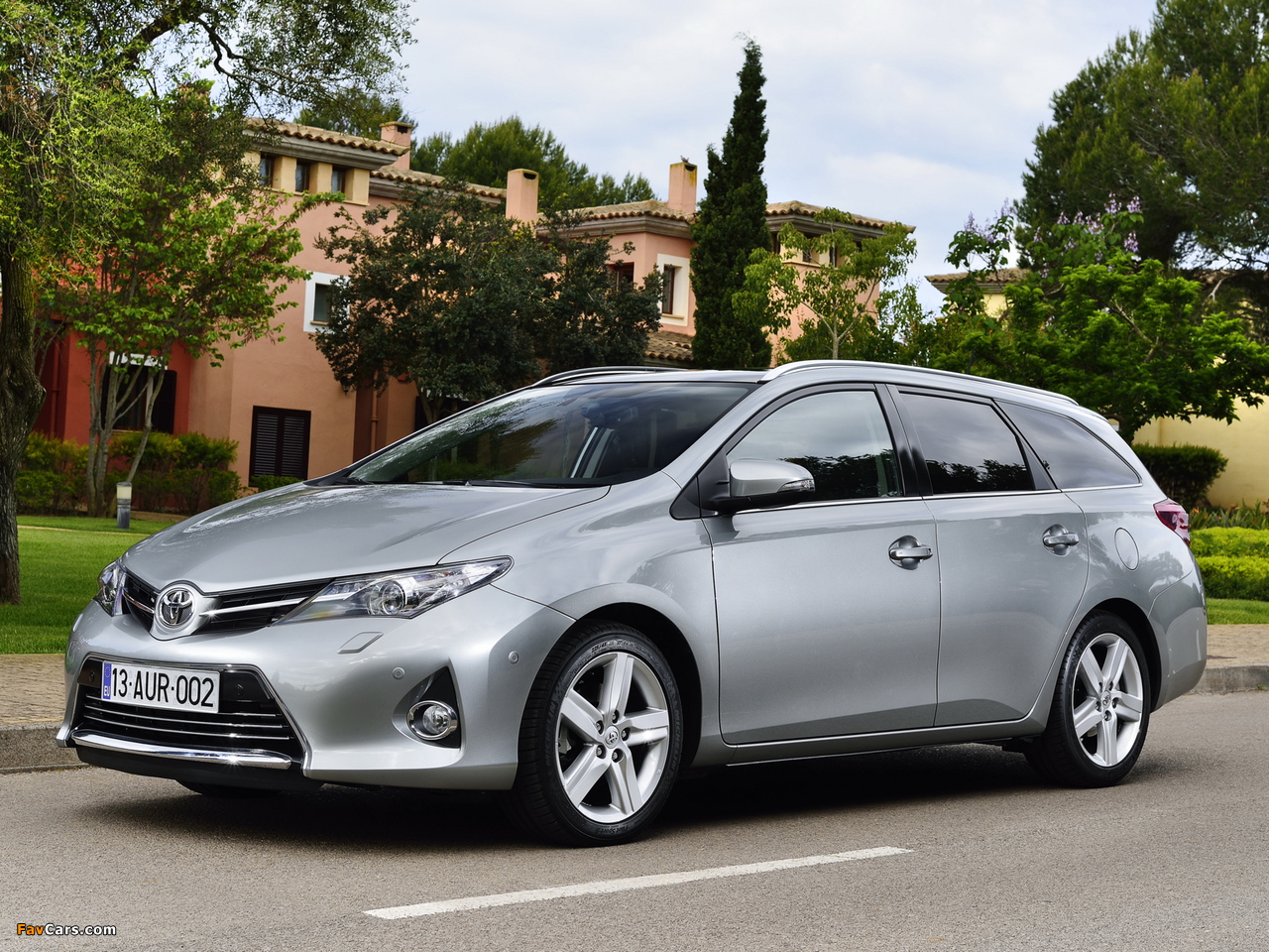 Toyota Auris Touring Sports 2013 pictures (1280 x 960)
