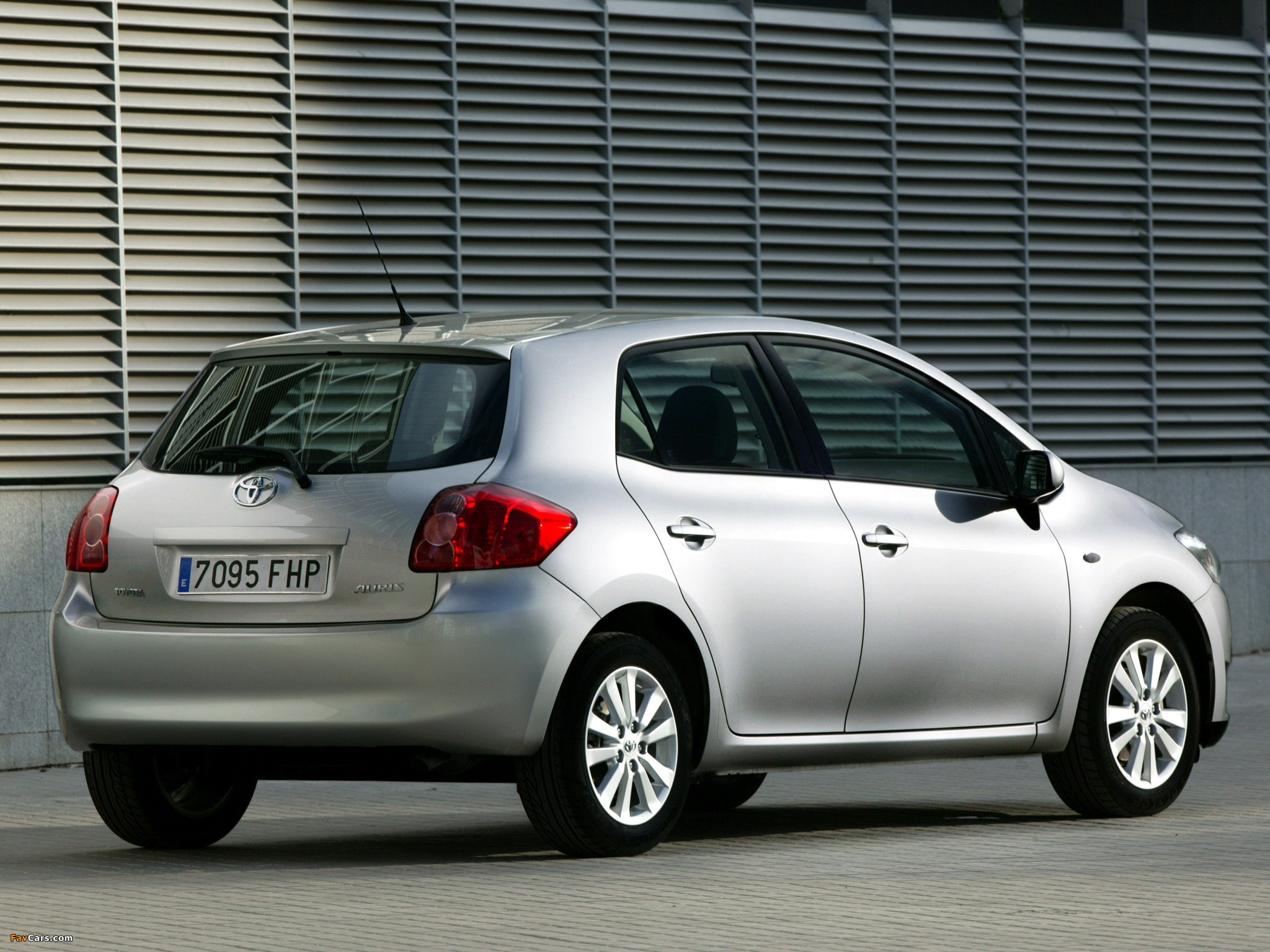 Toyota Auris 5-door 2007–10 wallpapers (2048 x 1536)