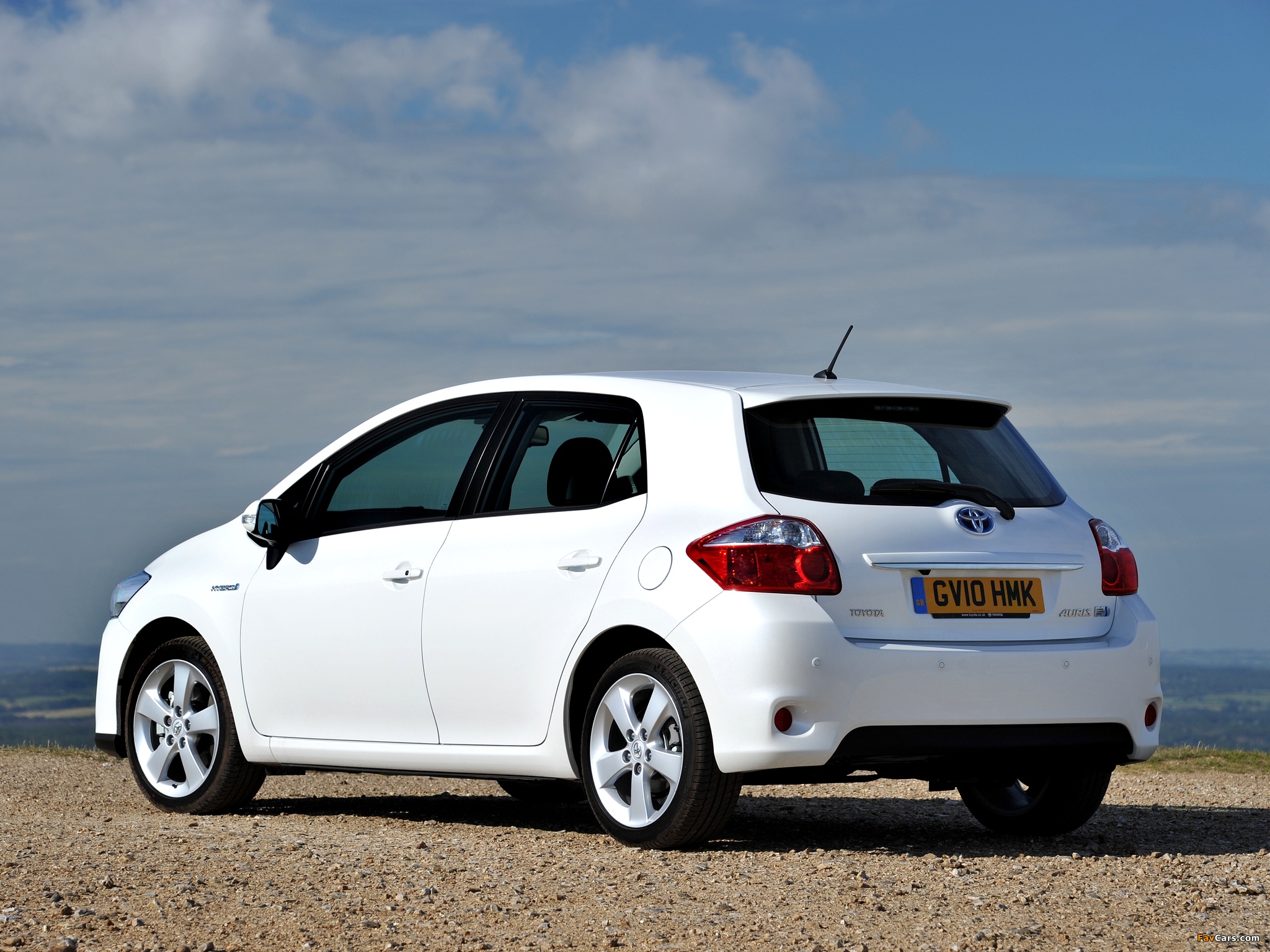 Toyota Auris HSD UK-spec 2010–12 wallpapers (2048 x 1536)