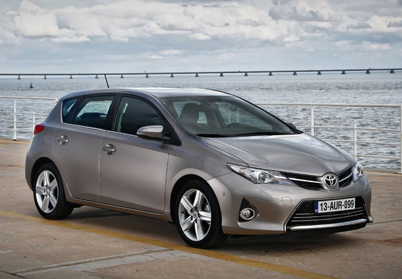 Toyota Auris 2012 wallpapers