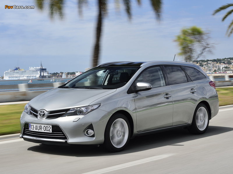 Toyota Auris Touring Sports 2013 wallpapers (800 x 600)