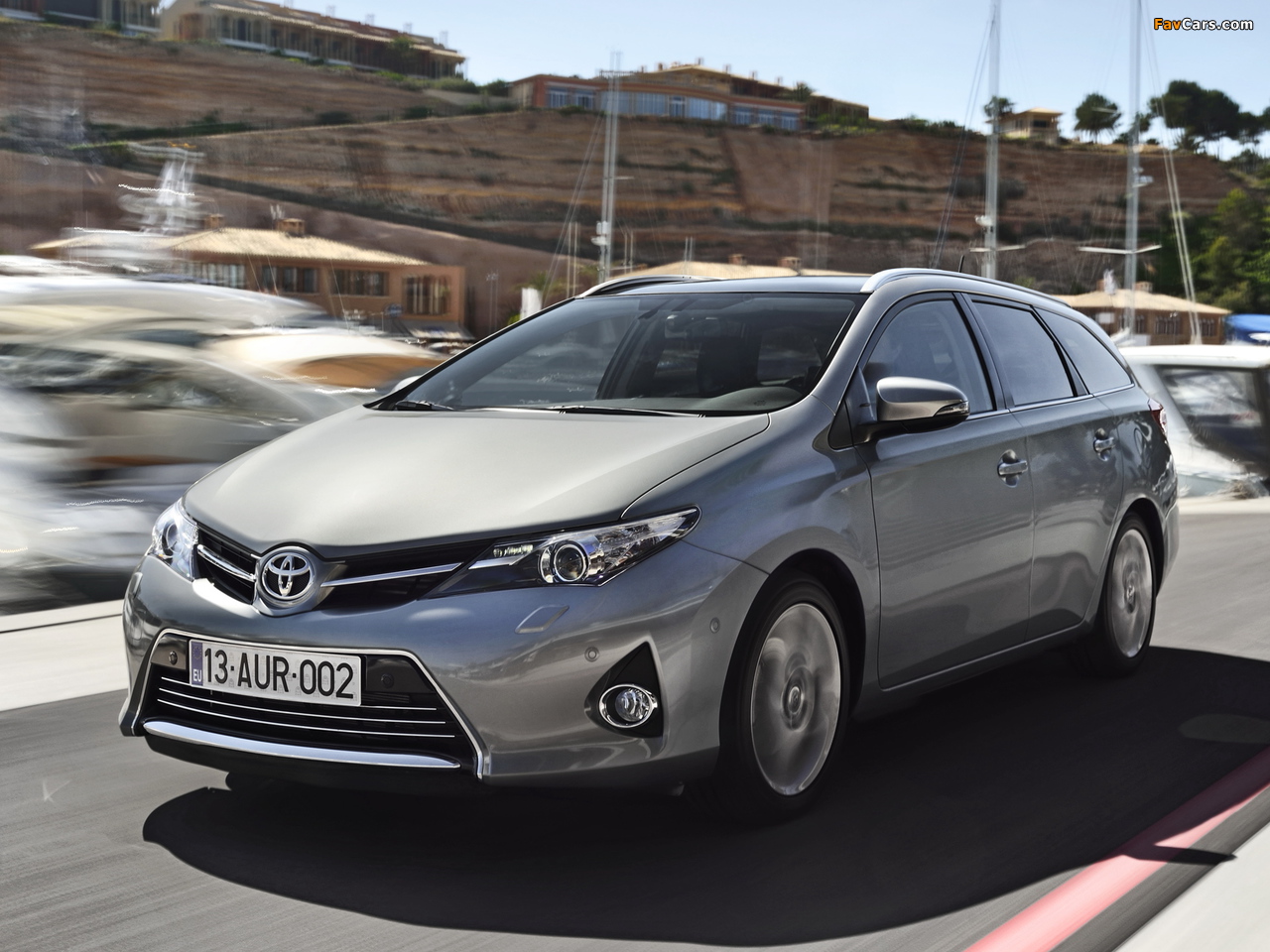 Toyota Auris Touring Sports 2013 wallpapers (1280 x 960)