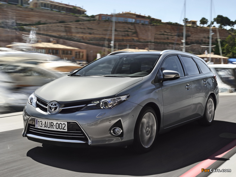 Toyota Auris Touring Sports 2013 wallpapers (800 x 600)