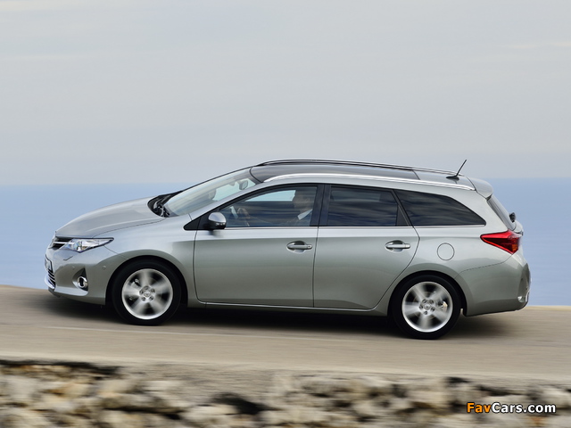 Toyota Auris Touring Sports 2013 wallpapers (640 x 480)