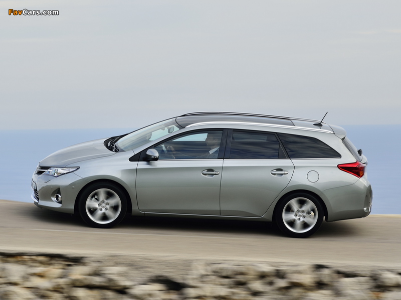 Toyota Auris Touring Sports 2013 wallpapers (800 x 600)