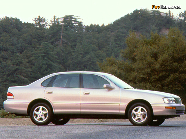 Images of Toyota Avalon (MCX10) 1995–98 (640 x 480)