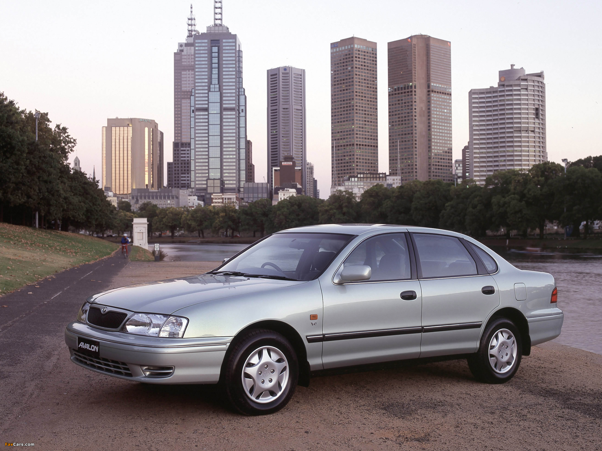 Pictures of Toyota Avalon AU-spec (MCX10) 2000–03 (2048 x 1536)