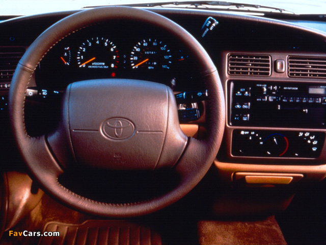 Toyota Avalon (MCX10) 1995–98 pictures (640 x 480)