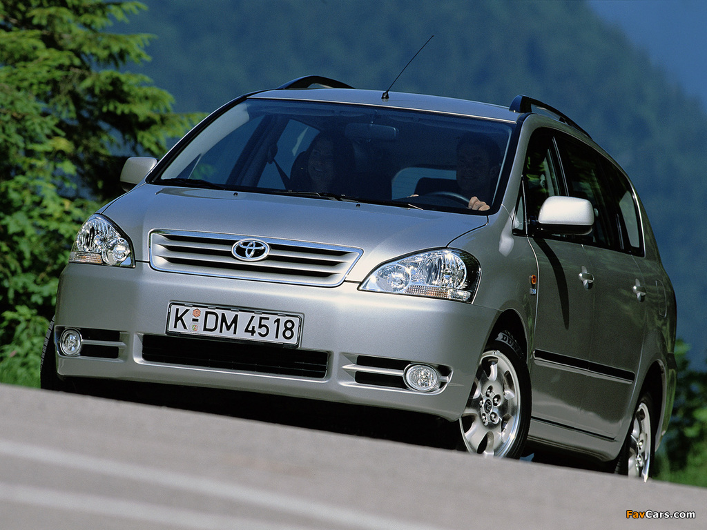 Images of Toyota Avensis Verso 2001–03 (1024 x 768)