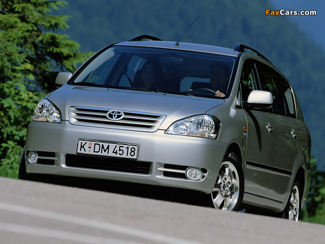 Images of Toyota Avensis Verso 2001–03 (640 x 480)
