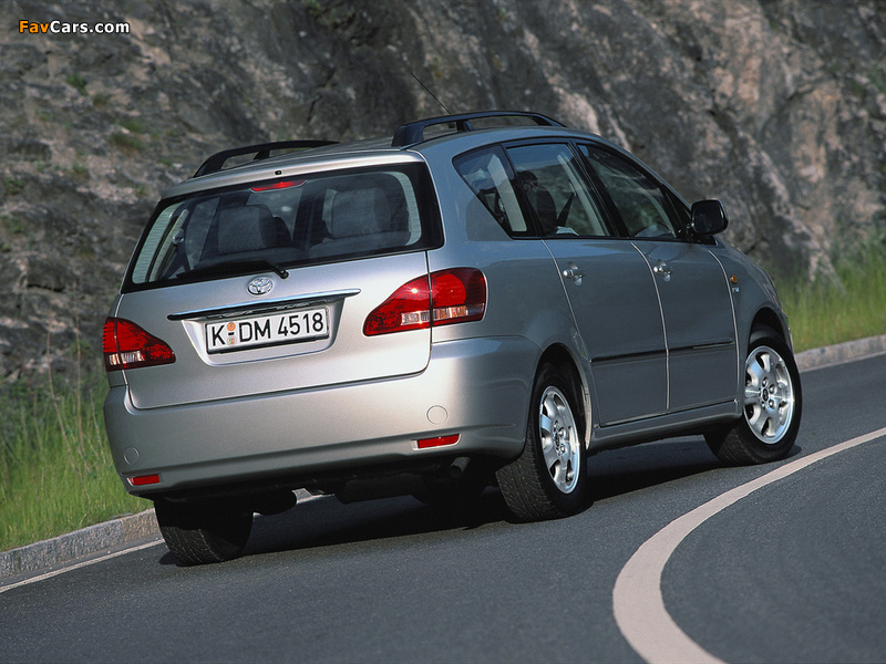 Images of Toyota Avensis Verso 2001–03 (800 x 600)
