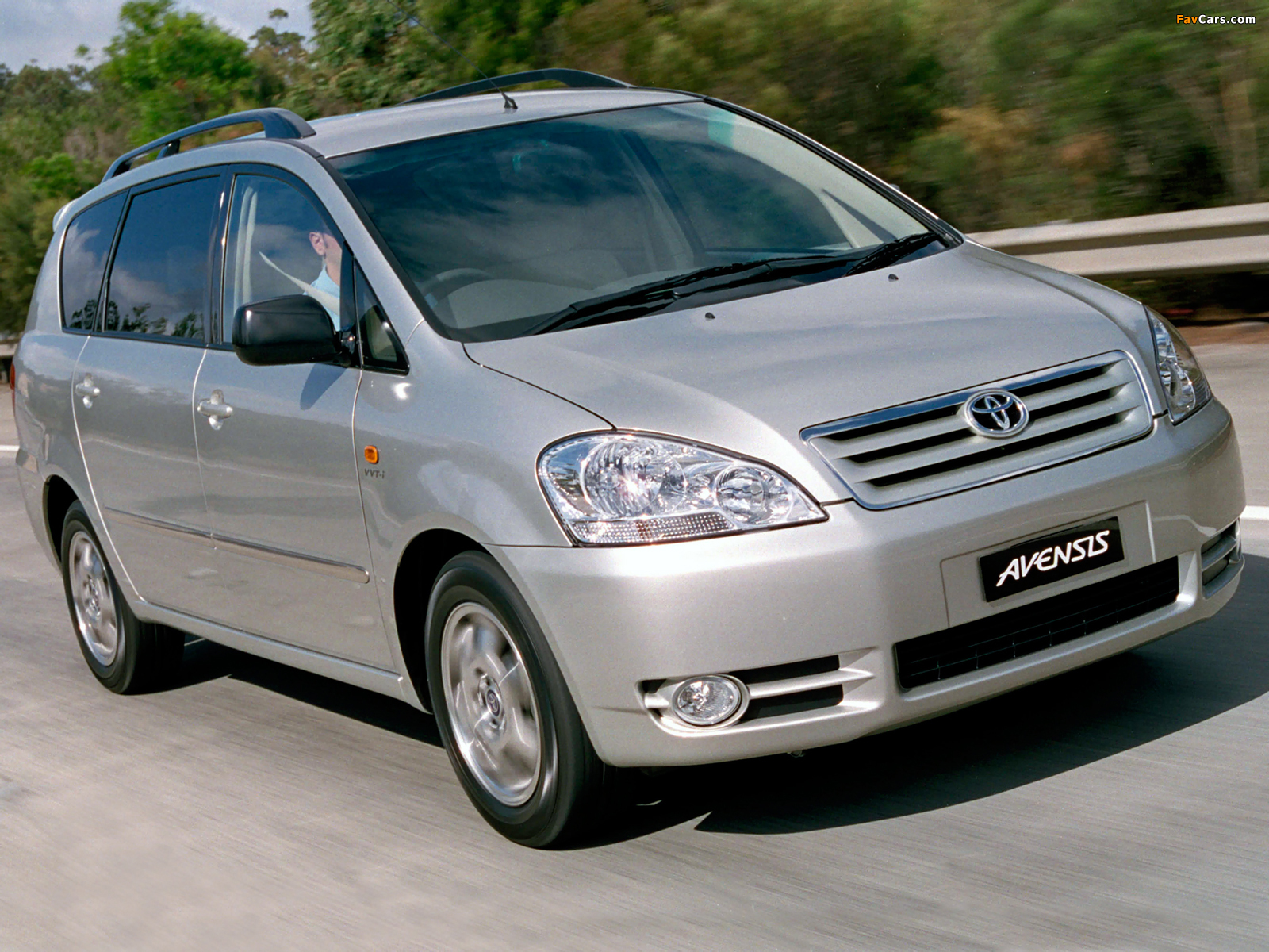 Images of Toyota Avensis Verso AU-spec 2001–03 (1600 x 1200)