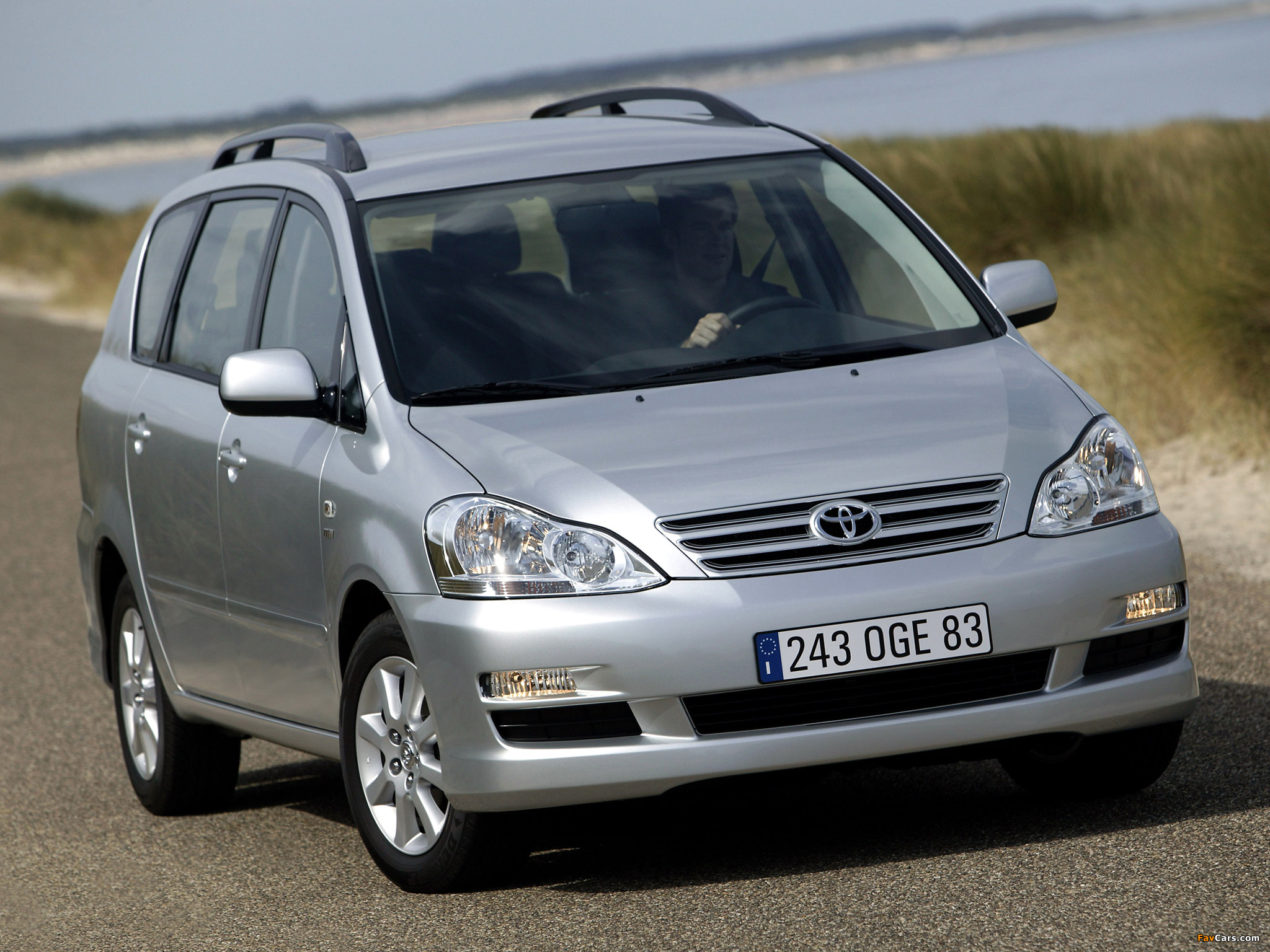 Images of Toyota Avensis Verso 2003–09 (2048 x 1536)