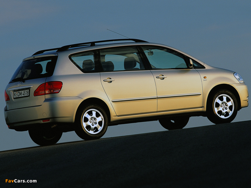 Photos of Toyota Avensis Verso 2001–03 (800 x 600)