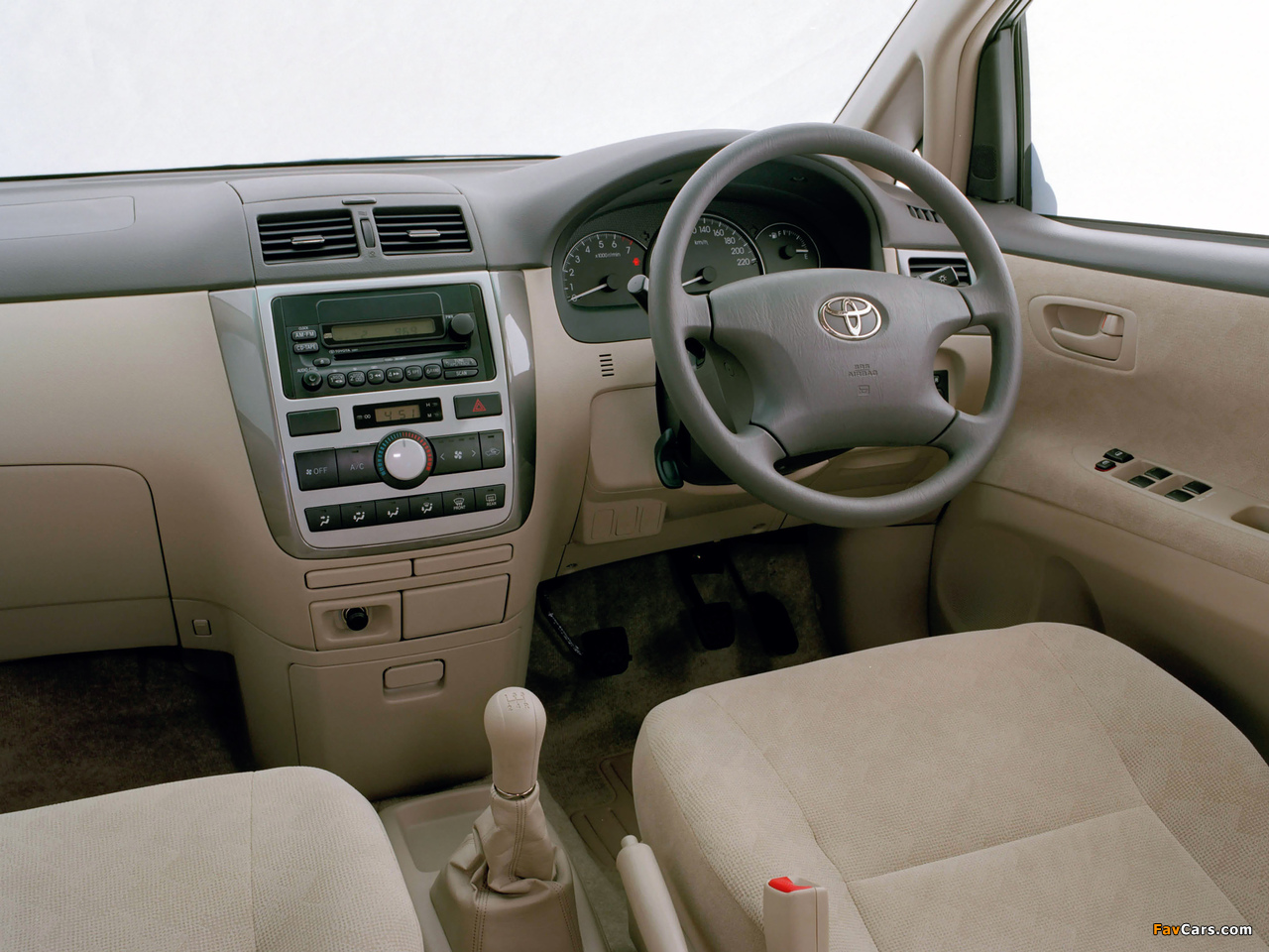 Photos of Toyota Avensis Verso AU-spec 2001–03 (1280 x 960)