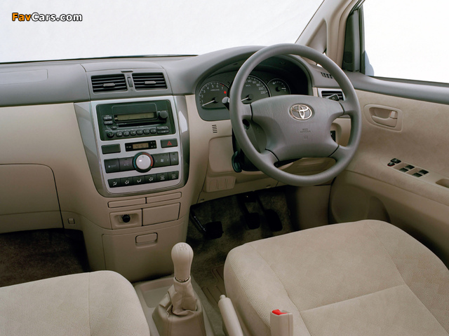 Photos of Toyota Avensis Verso AU-spec 2001–03 (640 x 480)