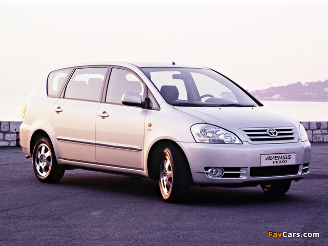 Pictures of Toyota Avensis Verso 2001–03 (640 x 480)