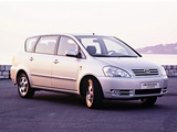Pictures of Toyota Avensis Verso 2001–03