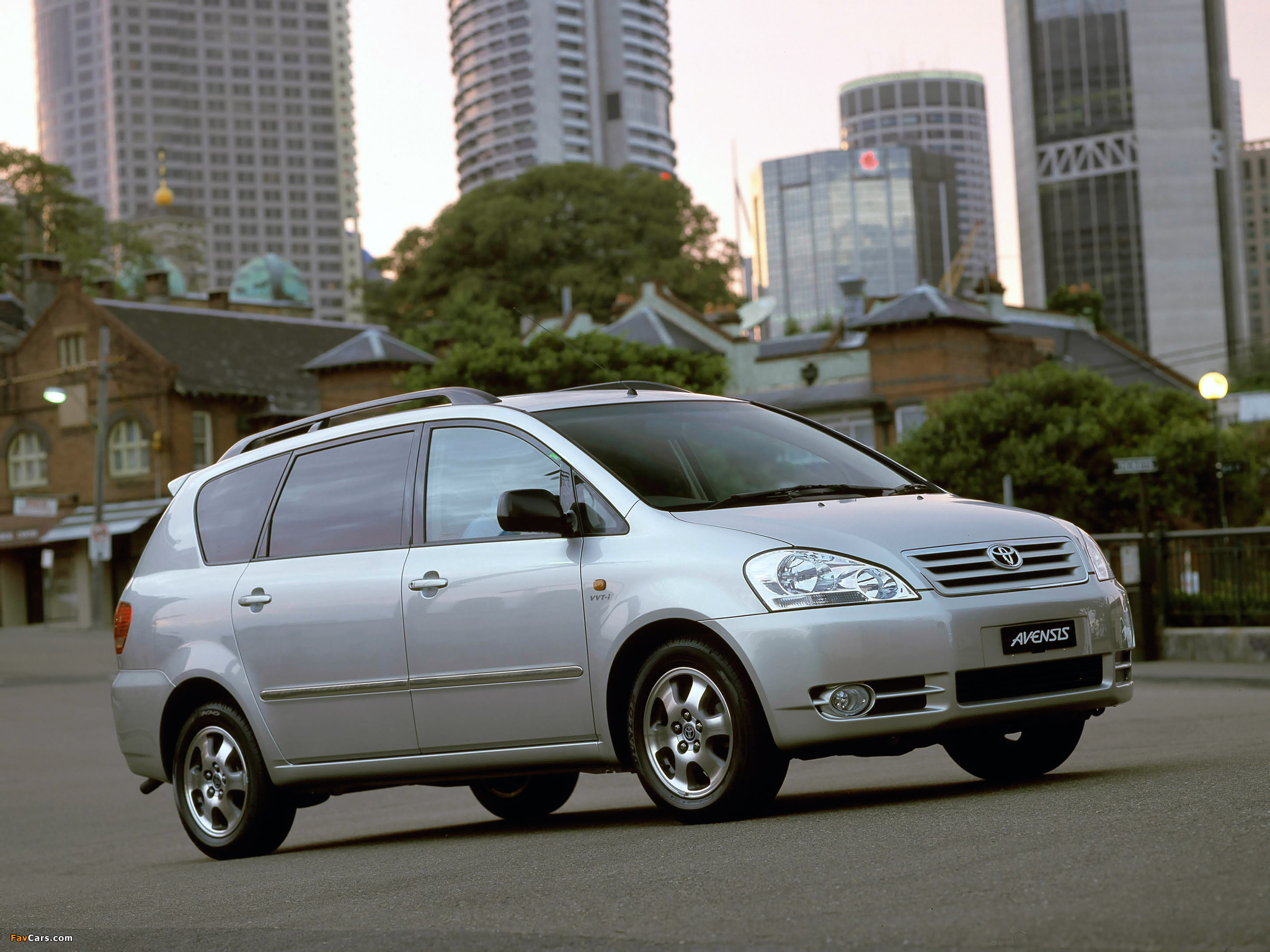 Pictures of Toyota Avensis Verso AU-spec 2001–03 (2048 x 1536)