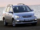 Pictures of Toyota Avensis Verso 2003–09