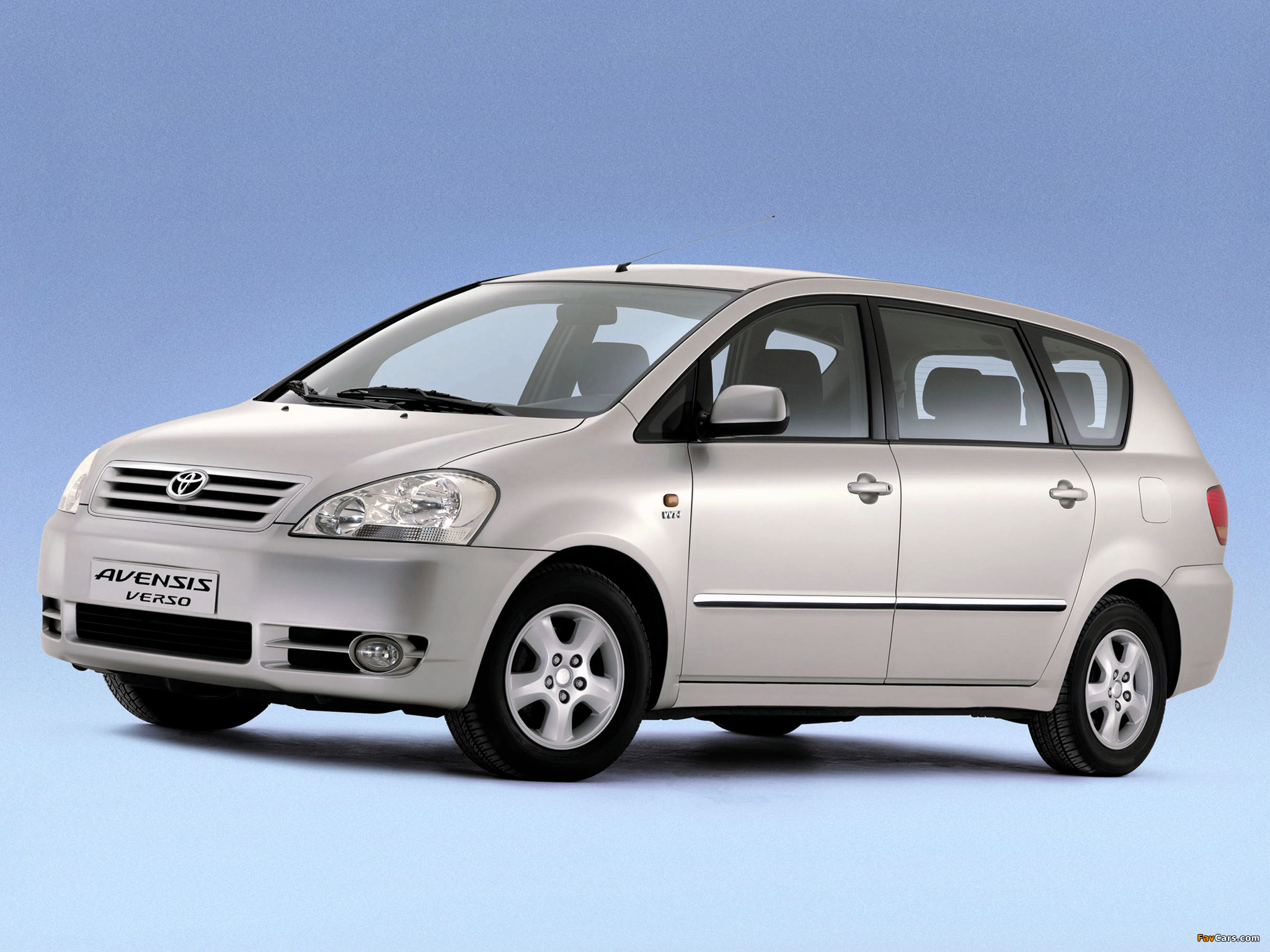 Pictures of Toyota Avensis Verso 2001–03 (2048 x 1536)