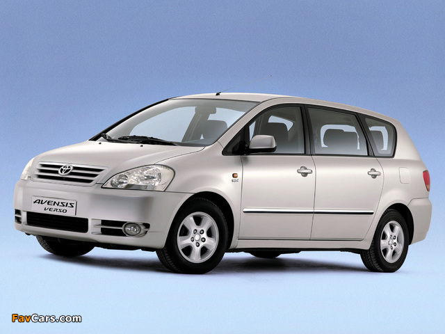 Pictures of Toyota Avensis Verso 2001–03 (640 x 480)