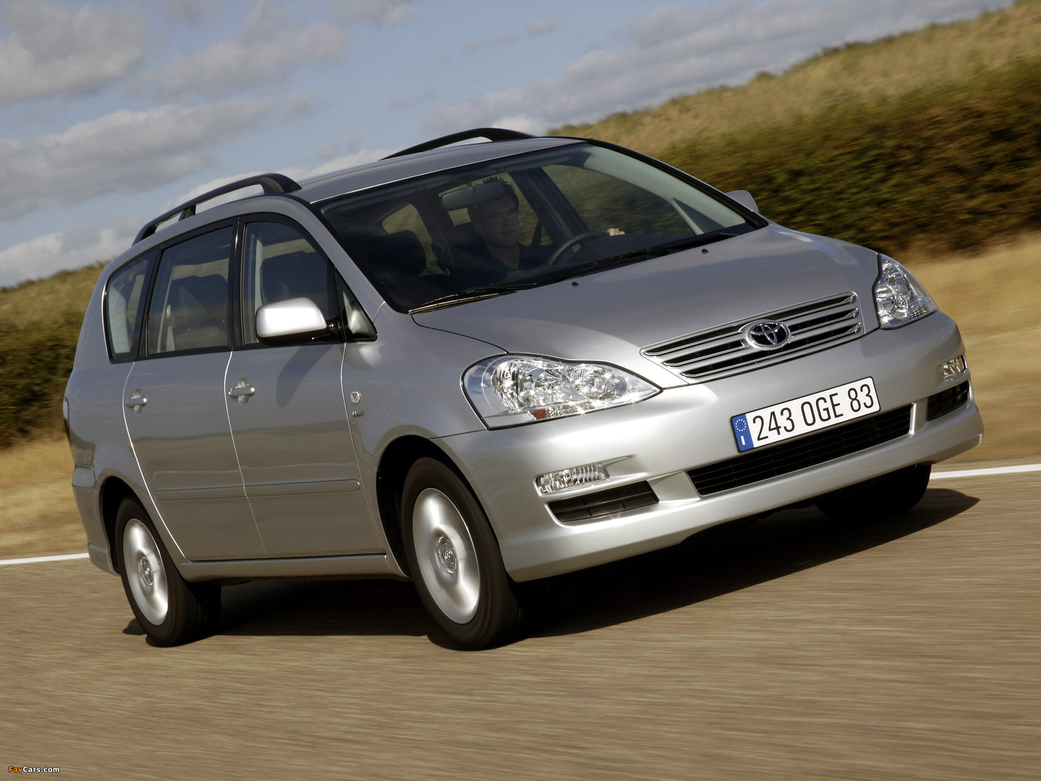 Pictures of Toyota Avensis Verso 2003–09 (2048 x 1536)