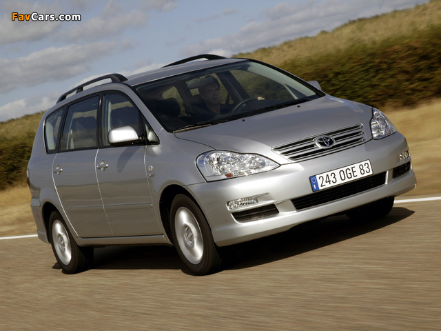 Pictures of Toyota Avensis Verso 2003–09 (640 x 480)