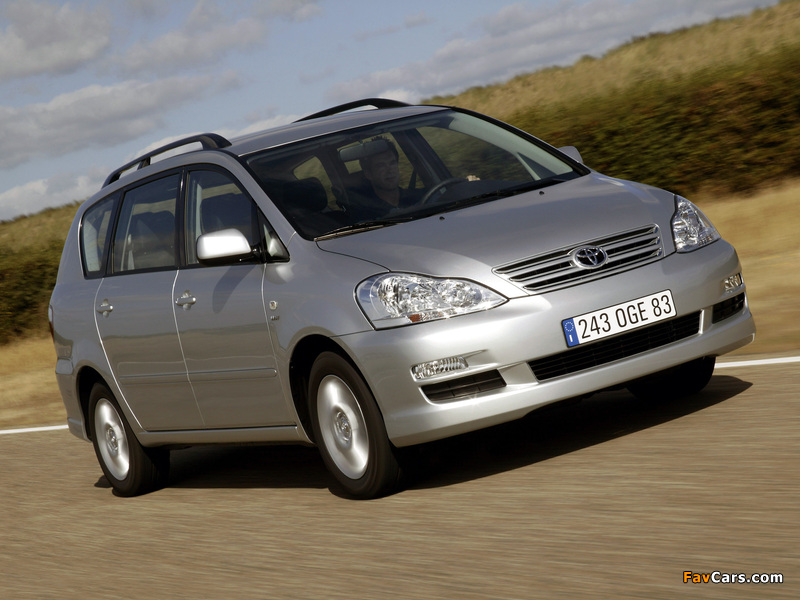 Pictures of Toyota Avensis Verso 2003–09 (800 x 600)