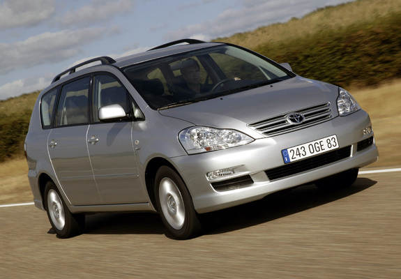 Pictures of Toyota Avensis Verso 2003–09