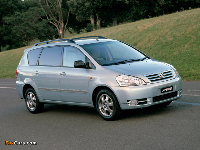 Toyota Avensis Verso AU-spec 2001–03 wallpapers (640 x 480)
