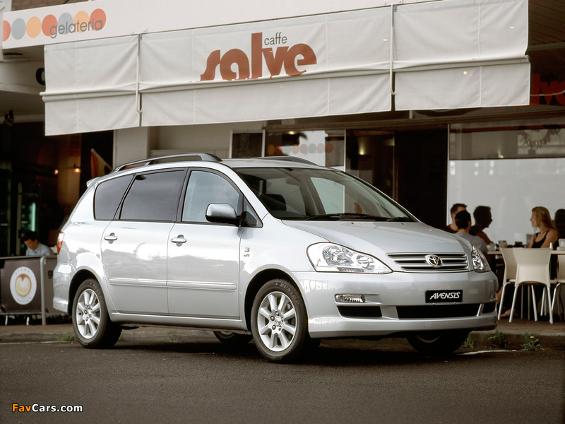 Toyota Avensis Verso AU-spec 2003–09 images (800 x 600)