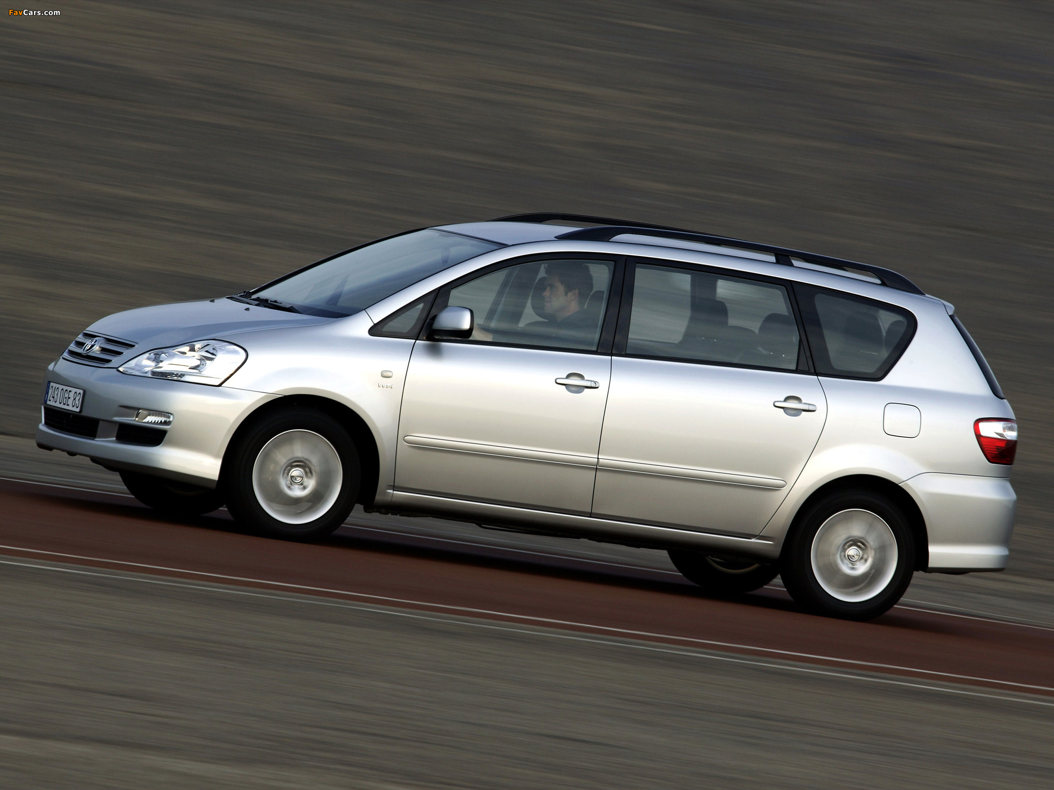 Toyota Avensis Verso 2003–09 images (2048 x 1536)