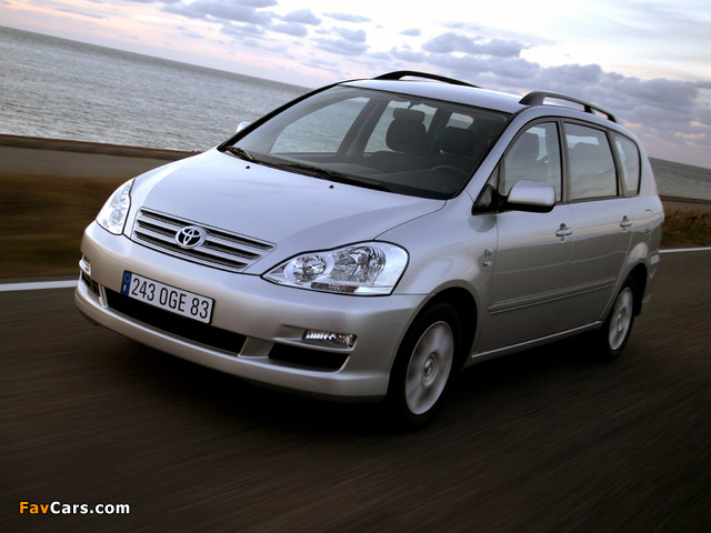 Toyota Avensis Verso 2003–09 photos (640 x 480)