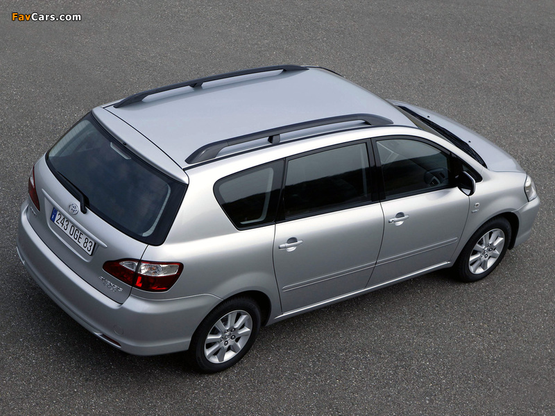 Toyota Avensis Verso 2003–09 pictures (800 x 600)