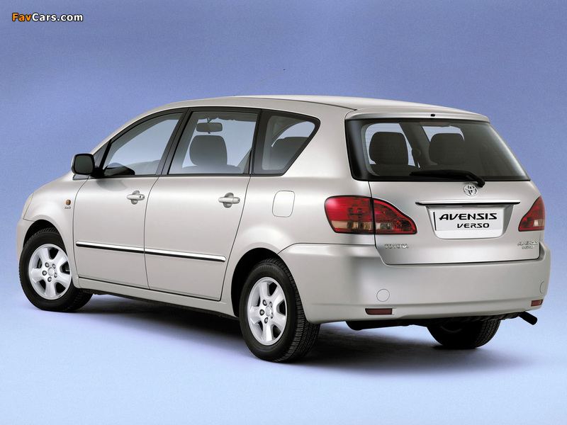 Toyota Avensis Verso 2001–03 images (800 x 600)
