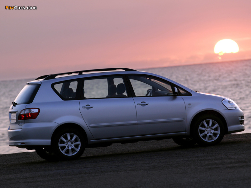 Toyota Avensis Verso 2003–09 wallpapers (800 x 600)