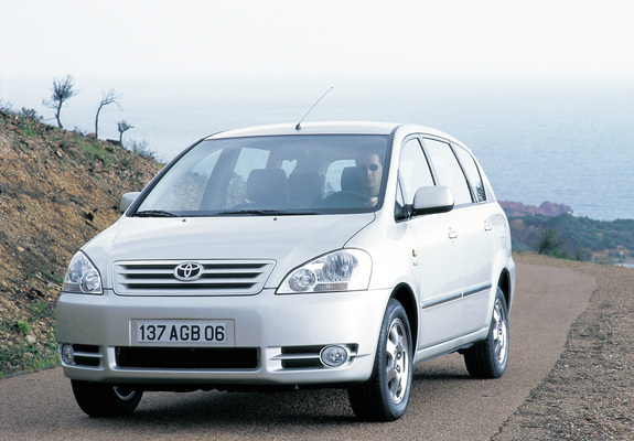 Toyota Avensis Verso 2001–03 wallpapers