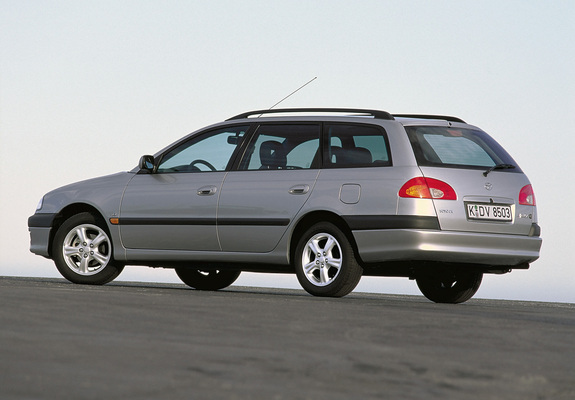 Images of Toyota Avensis Wagon 1997–2000