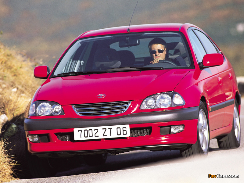 Images of Toyota Avensis Hatchback 1997–2000 (800 x 600)