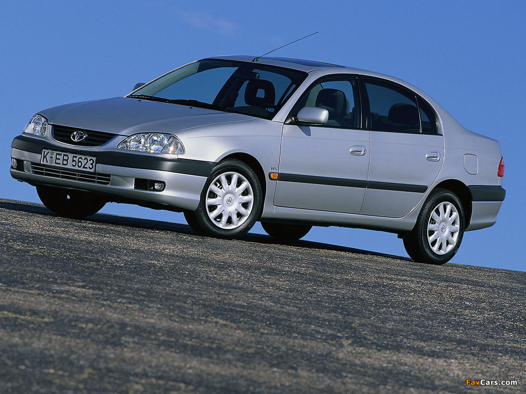 Images of Toyota Avensis Sedan 2000–02 (1024 x 768)