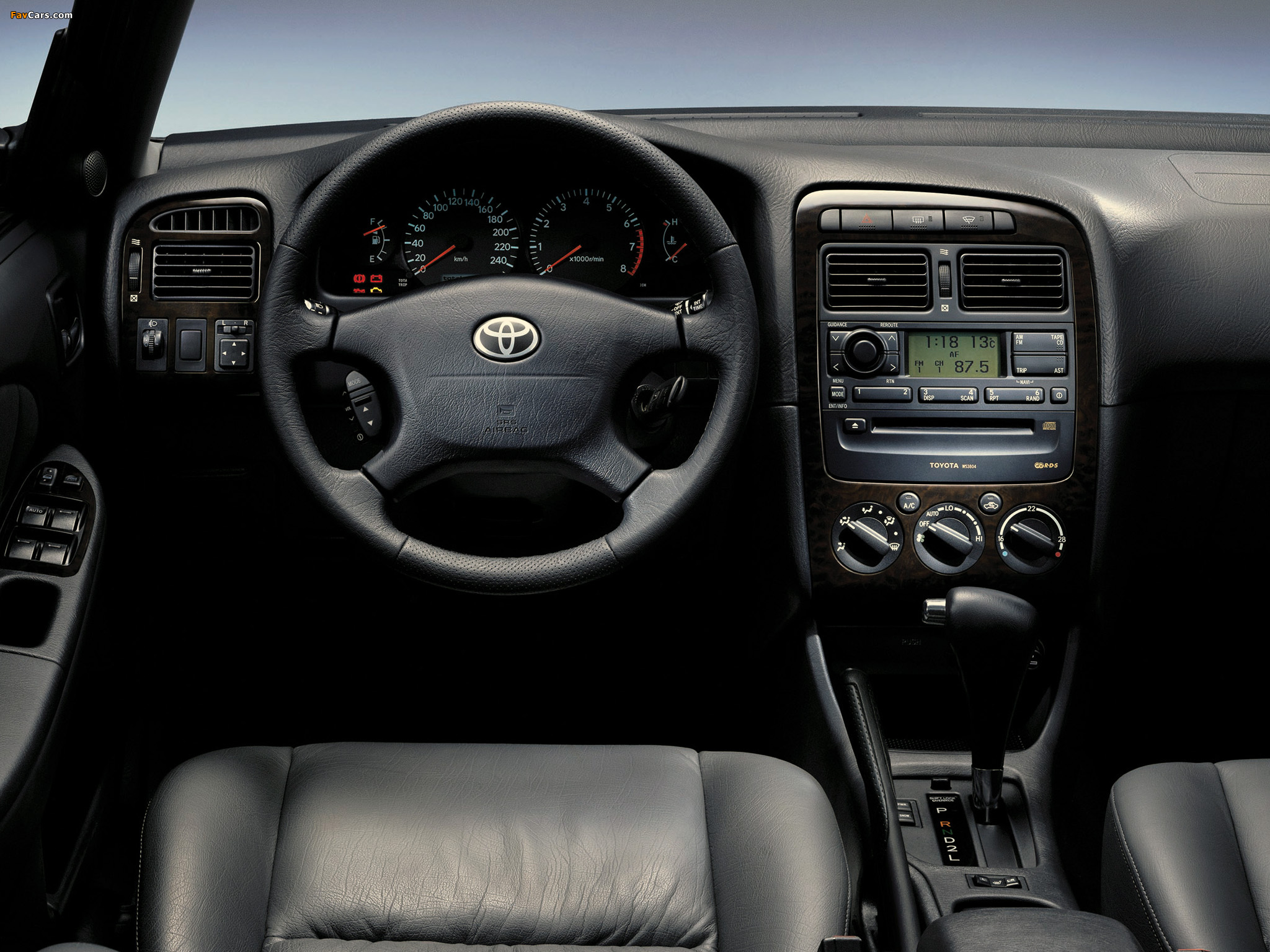 Images of Toyota Avensis Sedan 2000–02 (2048 x 1536)