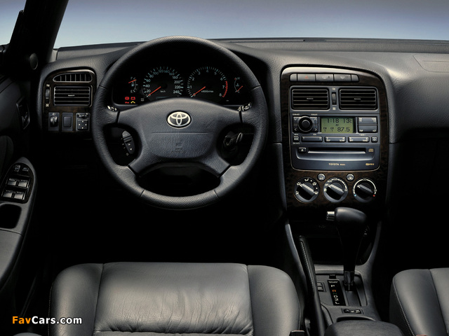 Images of Toyota Avensis Sedan 2000–02 (640 x 480)