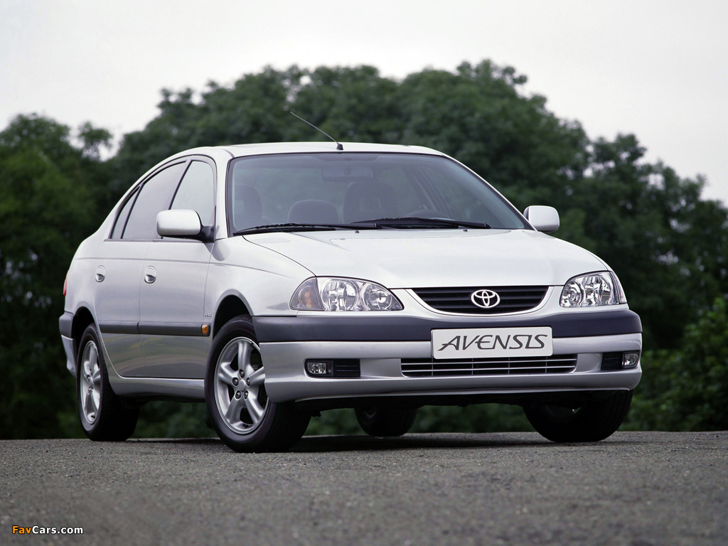 Images of Toyota Avensis Sedan 2000–02 (1024 x 768)